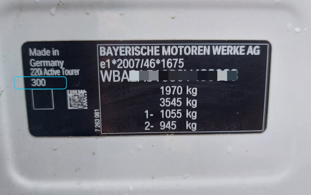 BMW Farbcode finden B-Säule Beifahrerseite