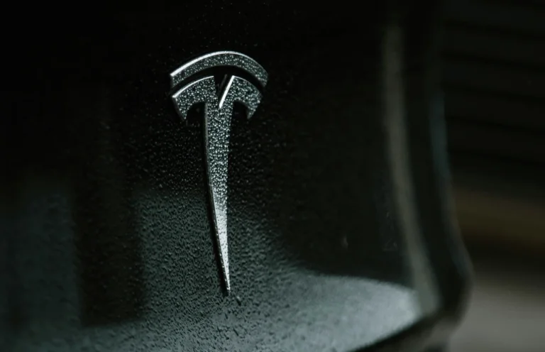 Sammelklage: angebliche Tachomanipulation bei Tesla