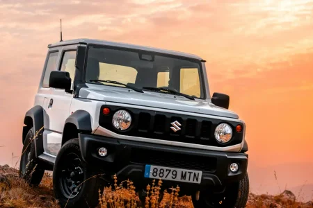 Suzuki Jimny Elektro: Echter Erlkönig oder doch nur eine KI-Fantasie?
